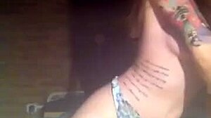 Vidéo fétiche exclusive mettant en vedette une jeune latina amateur avec une grosse bite
