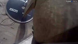 Bir süvari'nin aptal bir kaltakla sikişinin HD videosu
