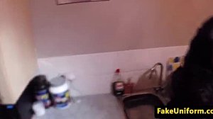 Britanska MILF daje kurac in jezdi v spodnjem perilu med POV videom