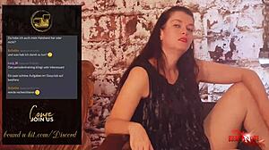 Фемдом богинята Леди Джулина поема контрола в своето БДСМ фантазийно видео