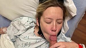 Seks anal awam dengan pesakit zakar besar dan kekasihnya di hospital
