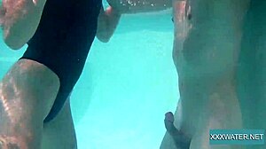 Europese babe Marcie krijgt haar gezicht onder water geneukt