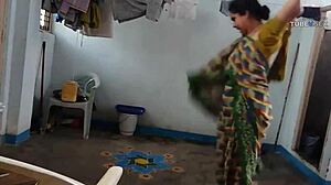 Amatérský indický pár si užívá sex venku v vysokém rozlišení