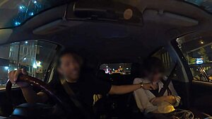 Japanische Hentai-Nymphomanin Kansai bekommt ihr Auto in HD-Video vollgesaugt