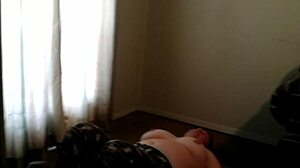 Blacked pornić: Žena i muž se zabavljaju vežbanjem