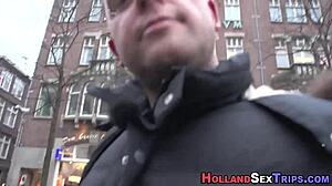 Amatør hollandsk hore giver sin kvindelige kunde en blowjob i høj opløsning