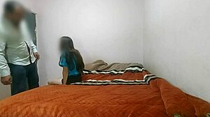 Uitați-vă la o adolescentă mexicană care face sex necondiționat în public