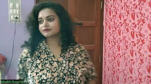 Fata indiană de la colegiu primește o noapte întreagă de sex cu o curvă în HD video