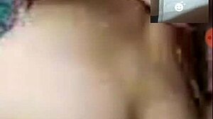 Sexy Teenagerin mit Blasenporzell wird in HD-Video skandalisiert
