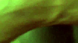 En gråtende kone blir knullet av en stor svart kuk i HD-video