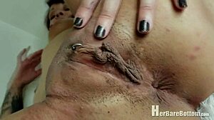 Enormes labios vaginales y un coño afeitado en un fetiche de culo