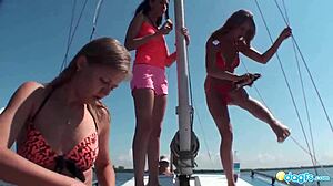 Анастасия берет на себя штурвал яхты, наполненной русскими лесбиянками