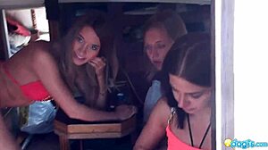 Anastasiya neemt het roer over van een jacht gevuld met Russische lesbiennes