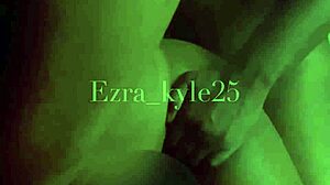 La bodybuildeuse Ezra Kyle se fait enculer par un sissy femboy dans la salle de bain