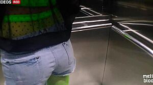 Brazylijska dziwka dostaje loda w windzie hotelowej