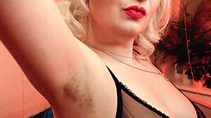Video femdom ketiak POV blonde berlekuk dari Humiliatrix Arya Grander