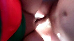 Сладка любителска гей двойка се наслаждава на секс на открито в домашно видео