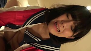 נערת יפנית חמה בסרטון ג'אב גולמי ולא מסונן