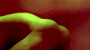 Zmysłowy masaż azjatyckich milfów zamienia się w gorące spotkanie z ukrytą kamerą