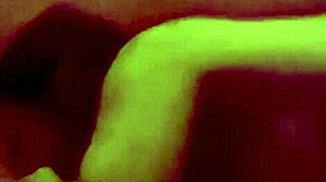Azijske mamice se čutna masaža spremeni v vroče skrito srečanje pred kamero