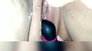 Ruiskuta orgasmi: Sensaatiomainen kokemus isolla klitoriksella