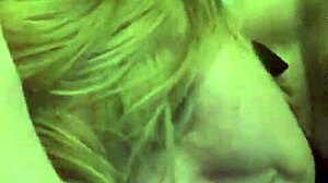 Britská amatérka Alison si užívá sex s velkým penisem v horkém videu