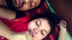 Das frisch verheiratete indische Paar teilt romantische Momente in einem Hardcore-Video
