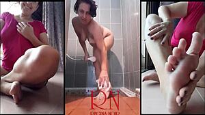 Milf stripper på badet og blir sensuell med body lotion