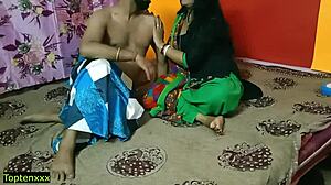 ¡Mira a esta seductora ama de casa india sorprende a su pareja con un apasionado amor! ¡Con audio explícito en hindi!
