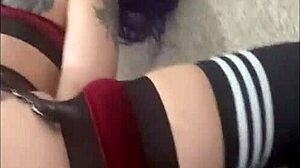 Une adolescente latine soumise prend par derrière son partenaire dominant et reçoit une éjaculation interne