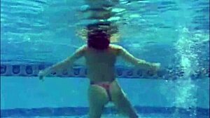 Compilation subacquea bollente con bellezze in bikini