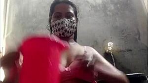 Bangladeşli bebek, sert bir videoda büyük bir yarrağı kabul ediyor