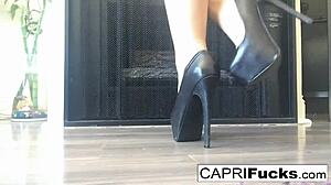 Capris verleidelijke solo show op stiletto's