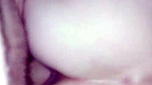 Pasangan muda dan horny membuat video porno rumahan