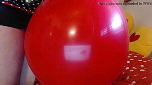 ¡Prepárate para un gran juego de globo de Nicolettas y su fetiche de globo kinky!